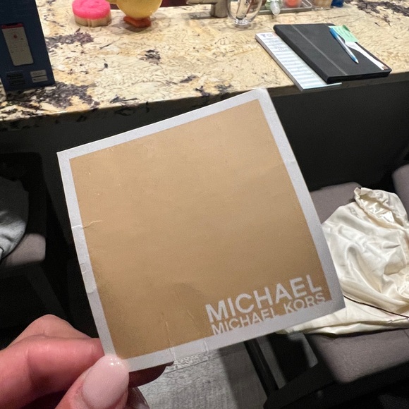 Michael Kors Vanilla Jet Set Travel Tote - Picture 3 of 16